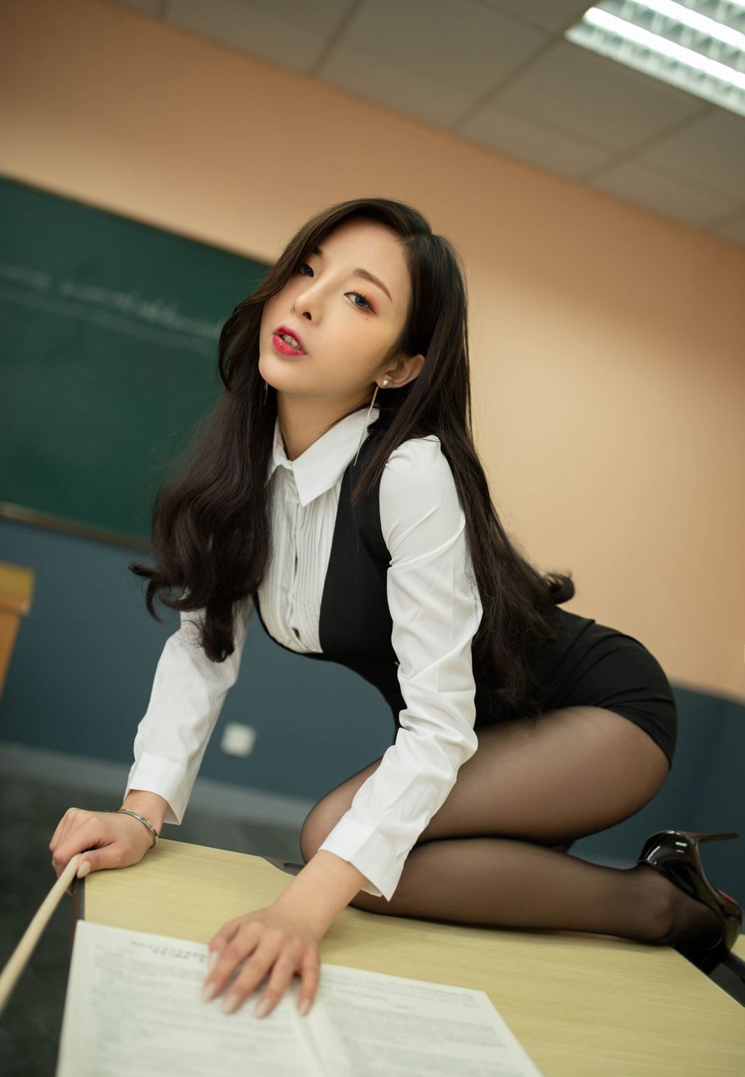 陈小喵极品黑丝美腿翘臀风骚姿势高跟写真