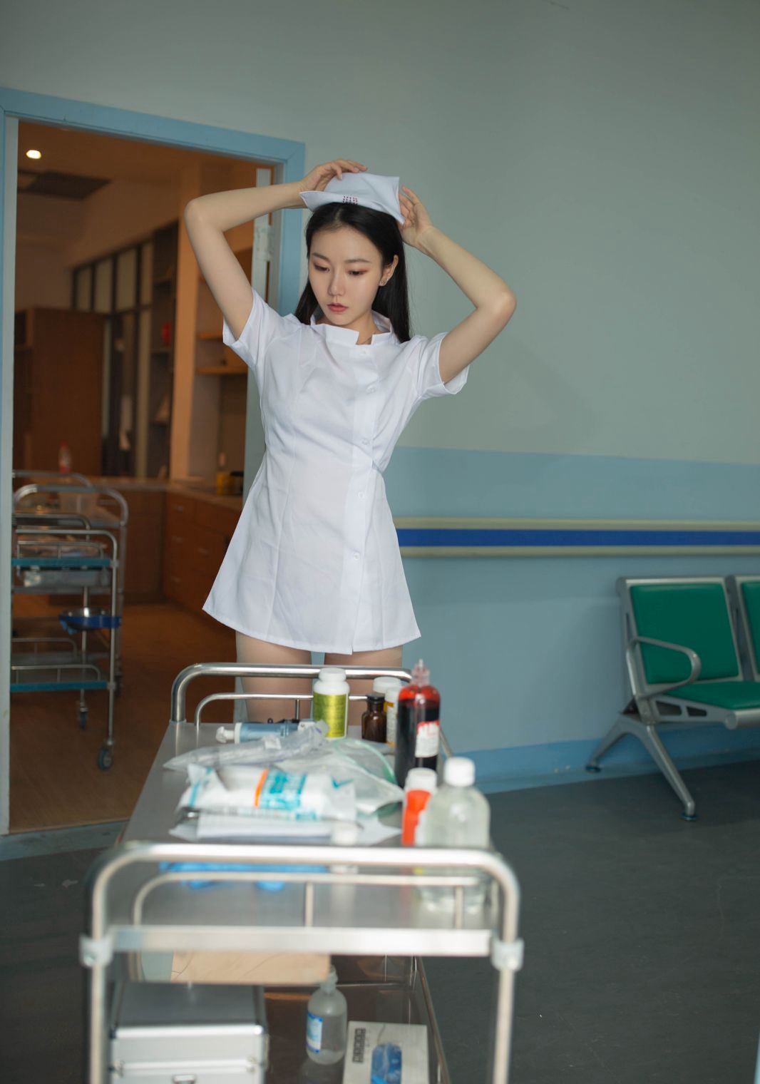 极品尤物护士美女嫩白制服诱惑脱丝袜性感玉足