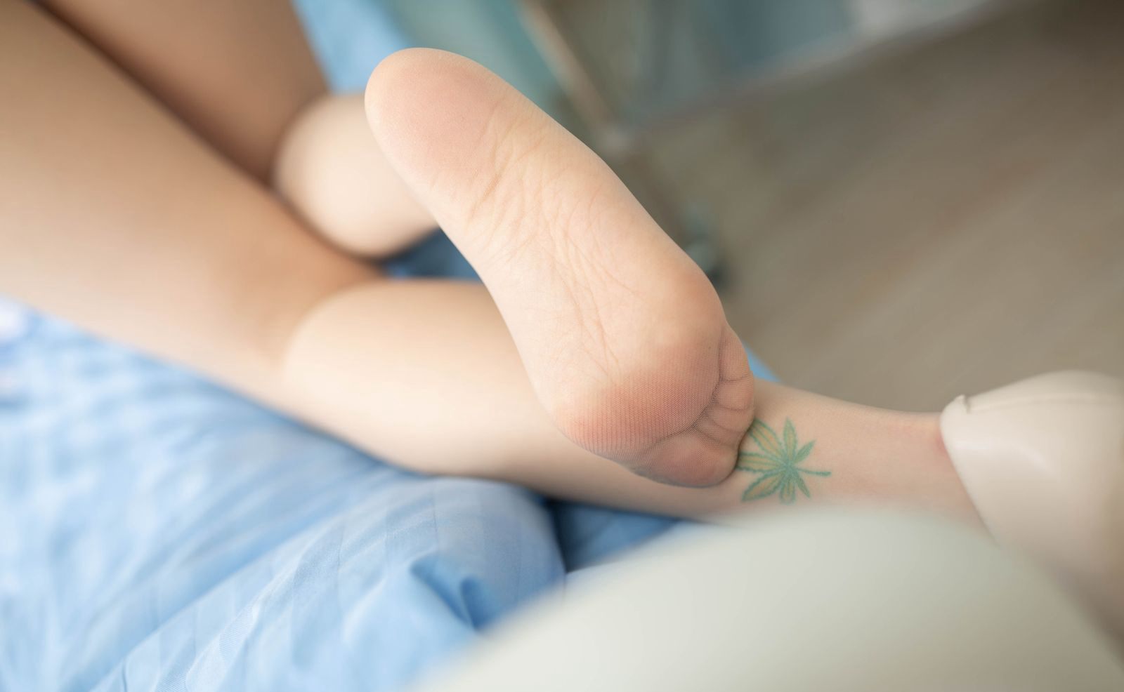 极品高挑护士装情趣美女安然Maleah诱惑肉丝袜美腿