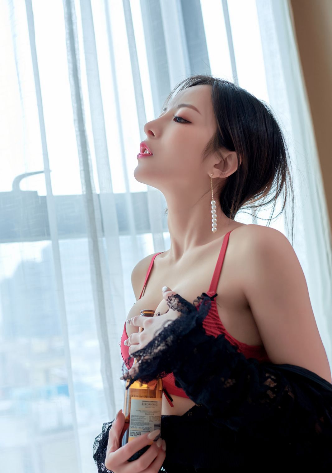 红色内衣美女极品美胸诱惑翘臀肉丝袜美腿