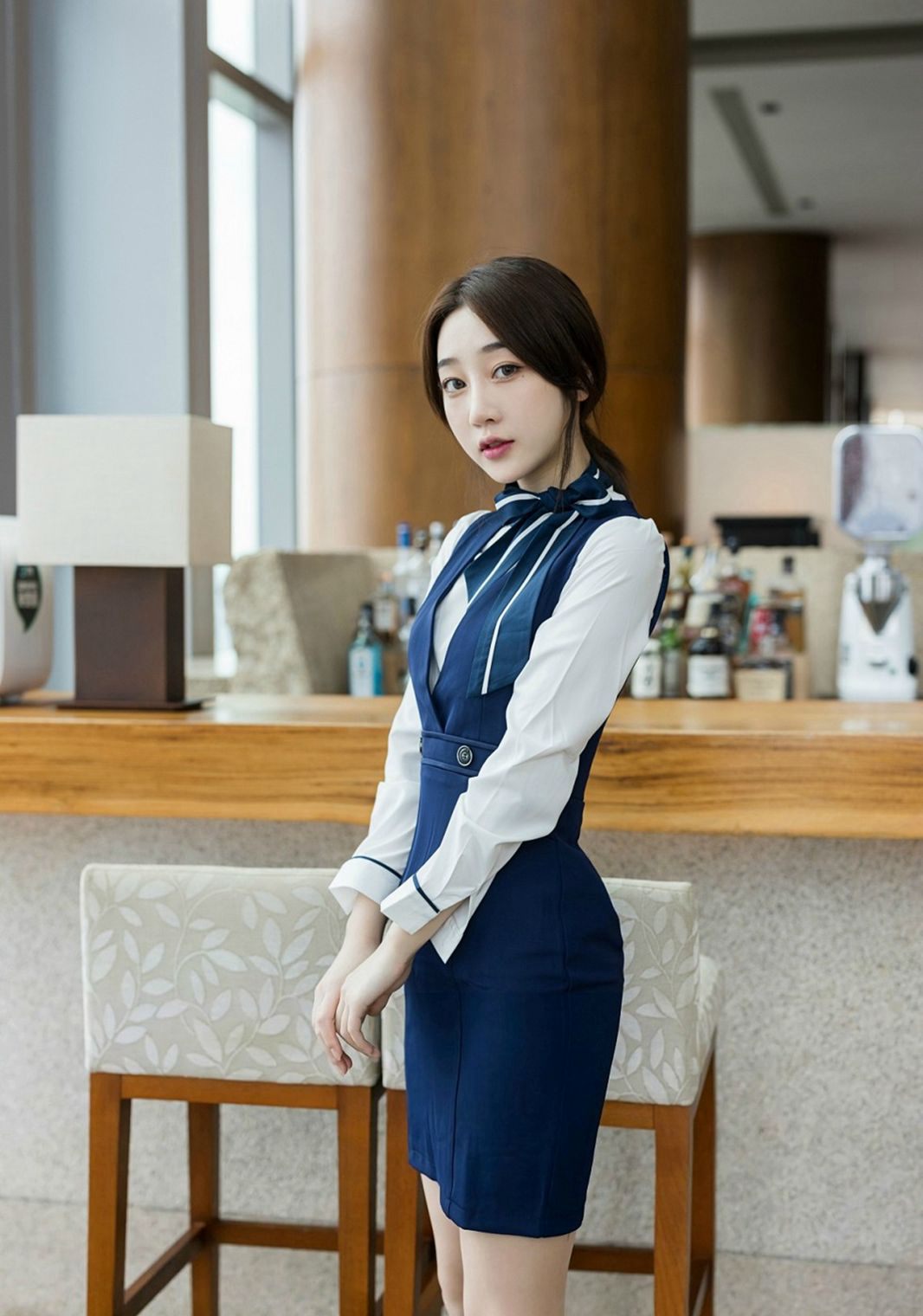 九月生肉丝袜美腿空姐制服美腿丁字裤高跟写真