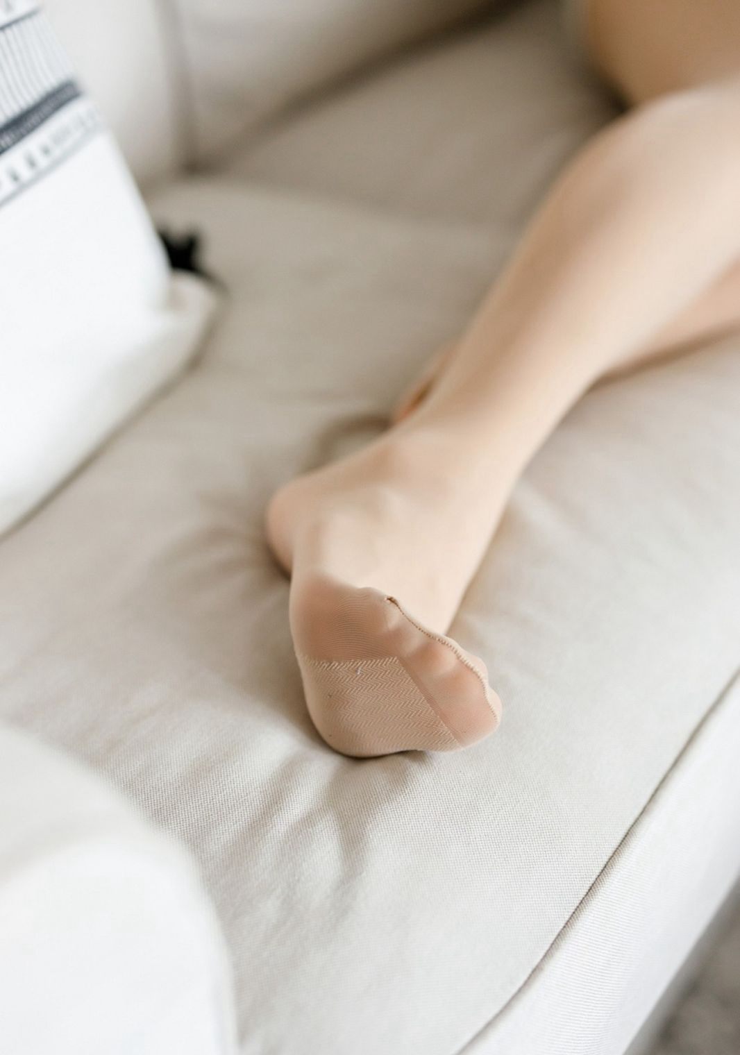 luvian本能风骚美少妇肉丝袜美腿高跟紧身裙