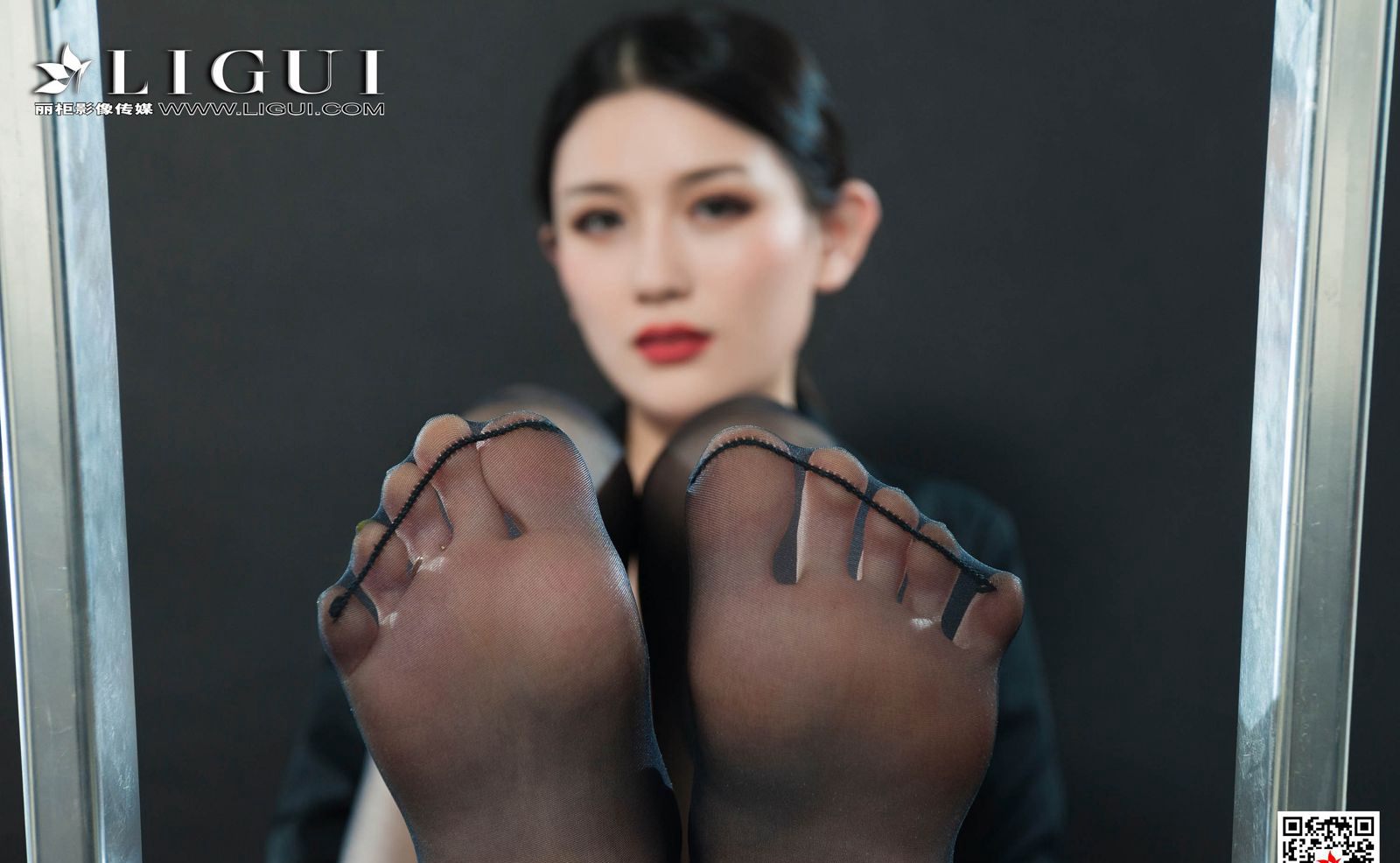 极品纹身黑丝美腿美女诱惑高跟玉足丰满美腿写真集