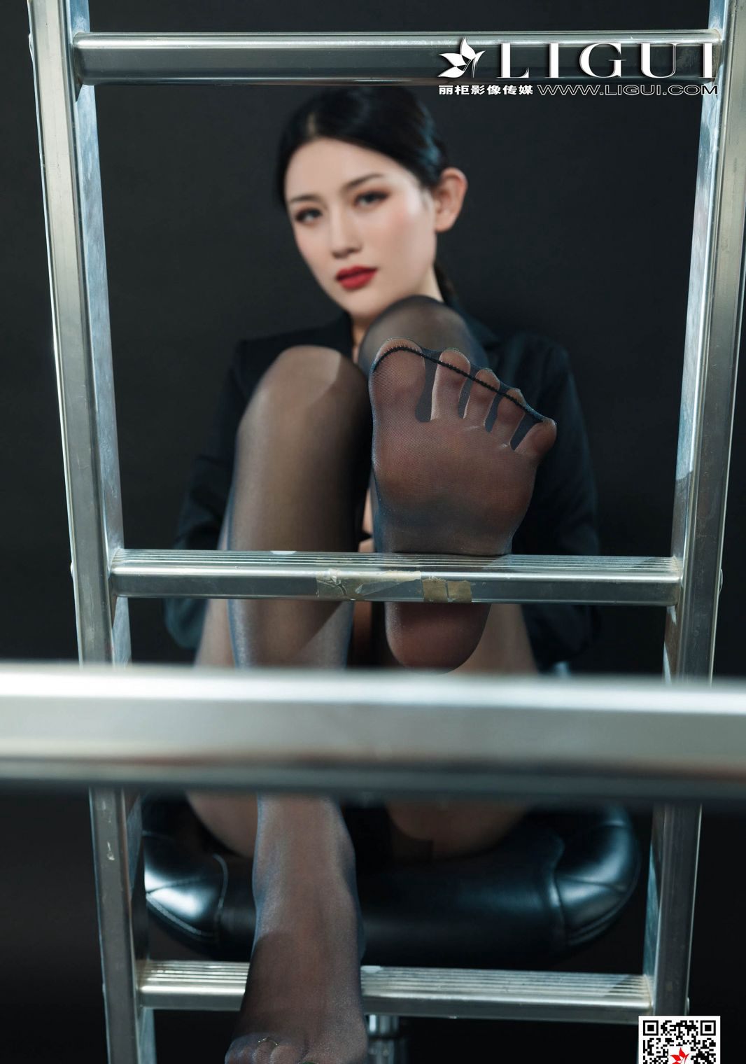 极品纹身黑丝美腿美女诱惑高跟玉足丰满美腿写真集