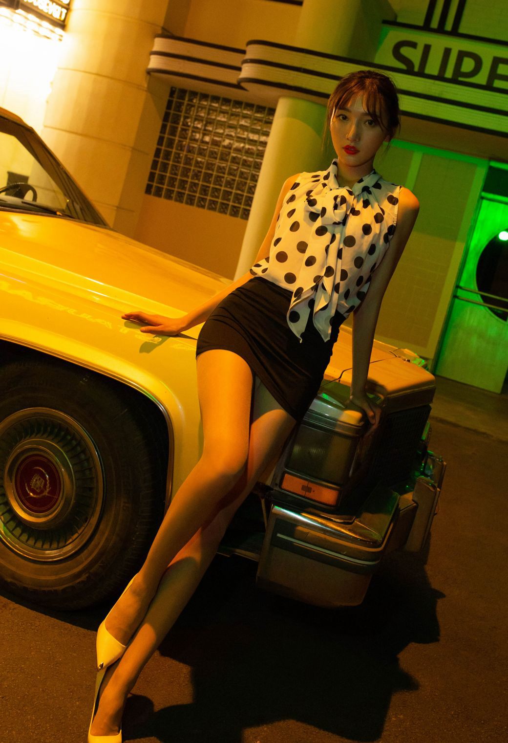 肉丝袜美腿车内风骚诱惑撅臀高清玉足美腿写真集