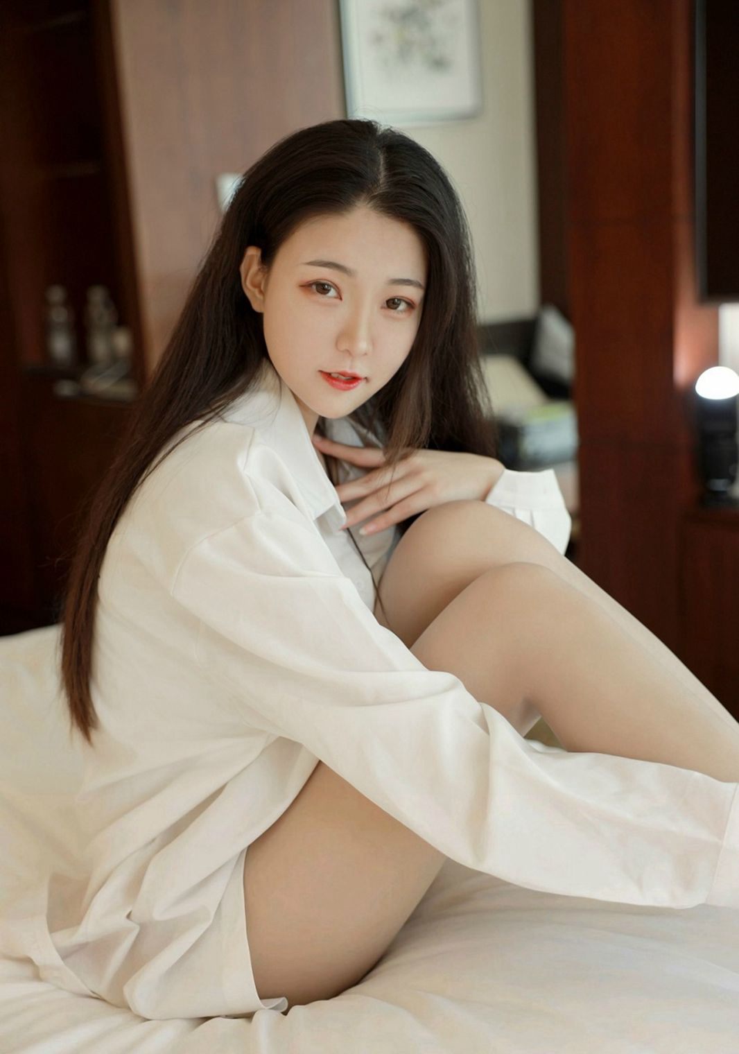 Laura张小妮性感睡衣极品肉丝袜白皙美女美腿