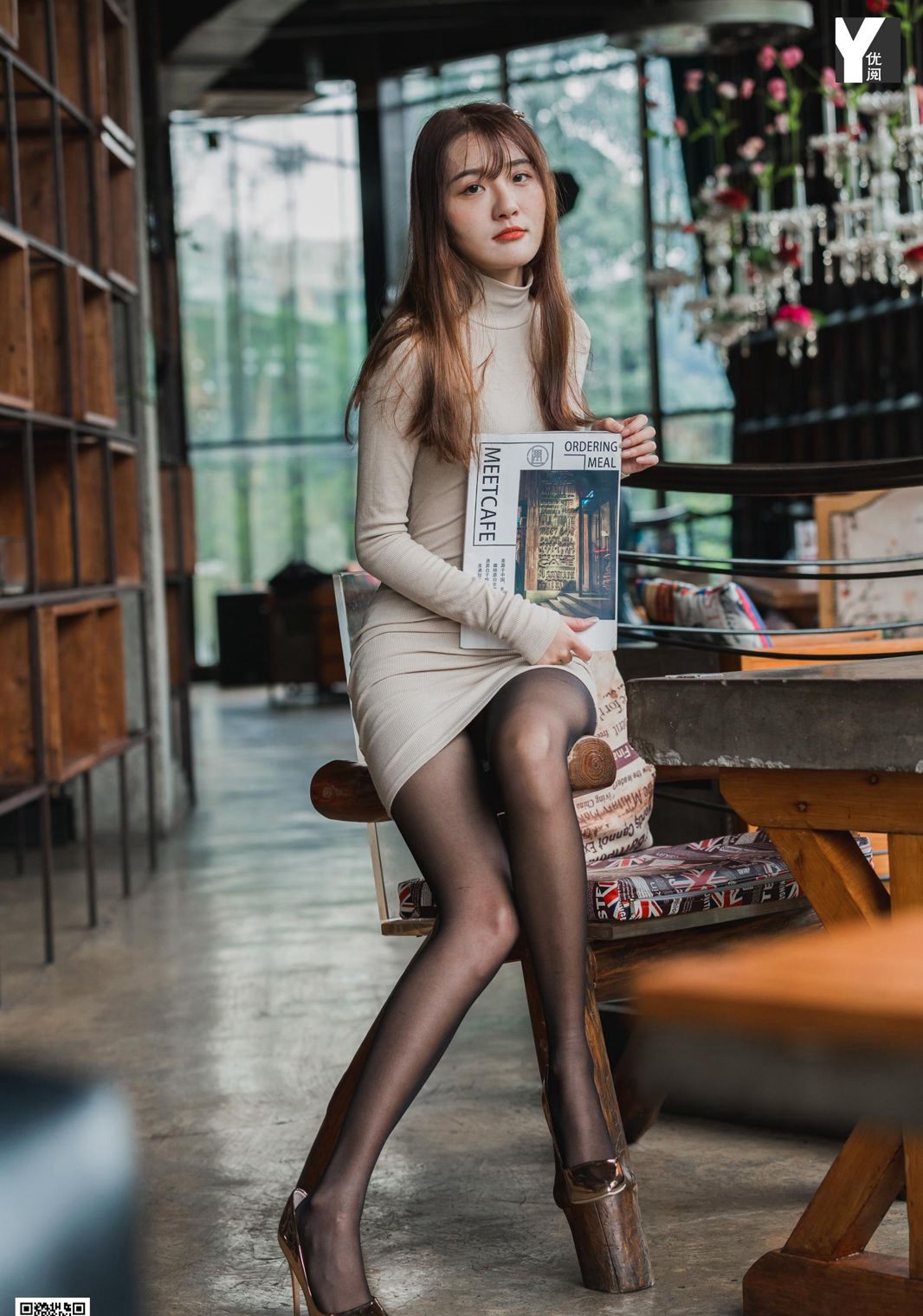 婉萍极致诱惑风骚美腿黑丝袜高跟诱惑翘臀写真