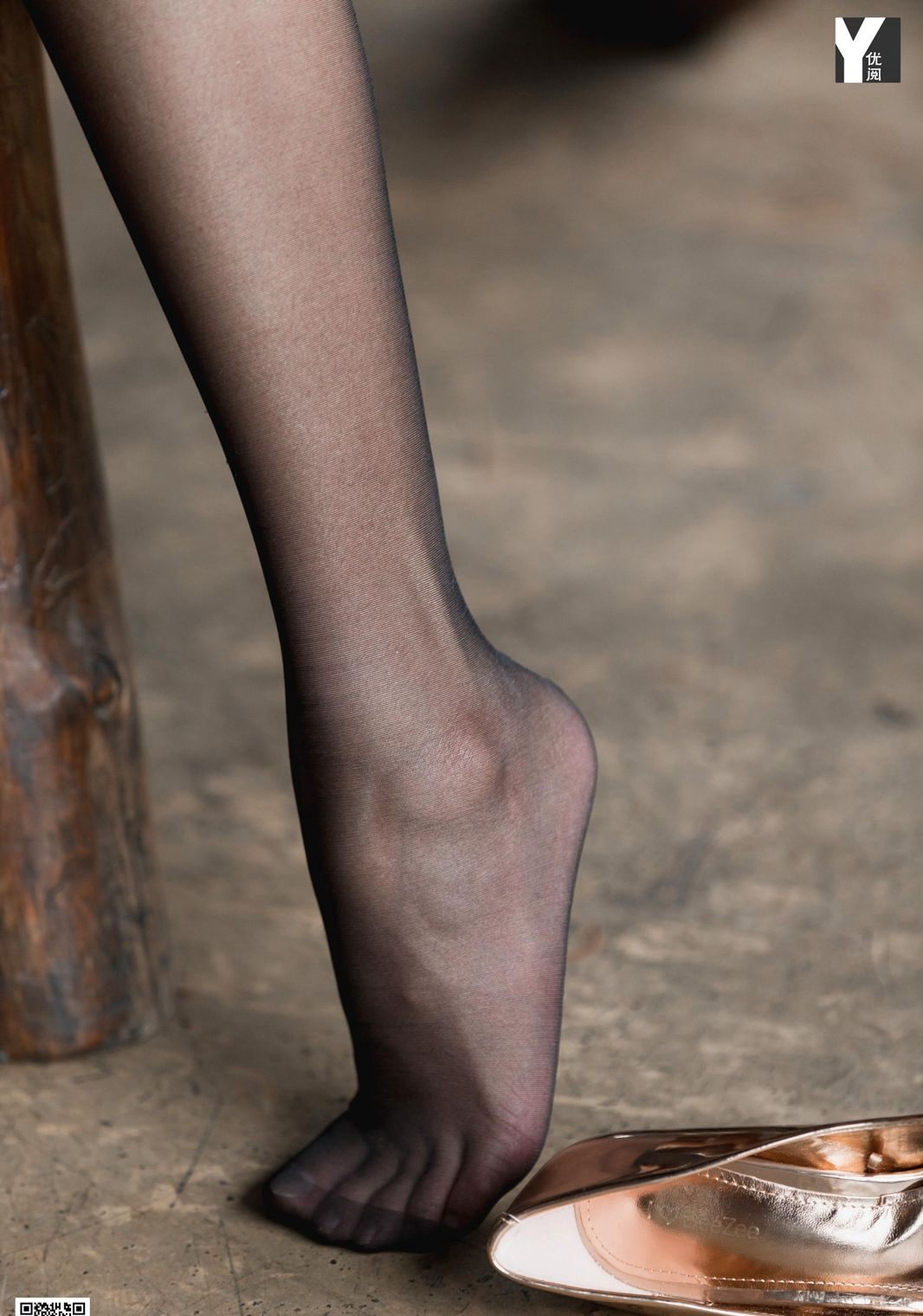 婉萍极致诱惑风骚美腿黑丝袜高跟诱惑翘臀写真