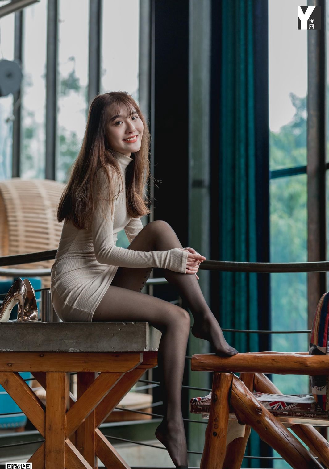 婉萍极致诱惑风骚美腿黑丝袜高跟诱惑翘臀写真