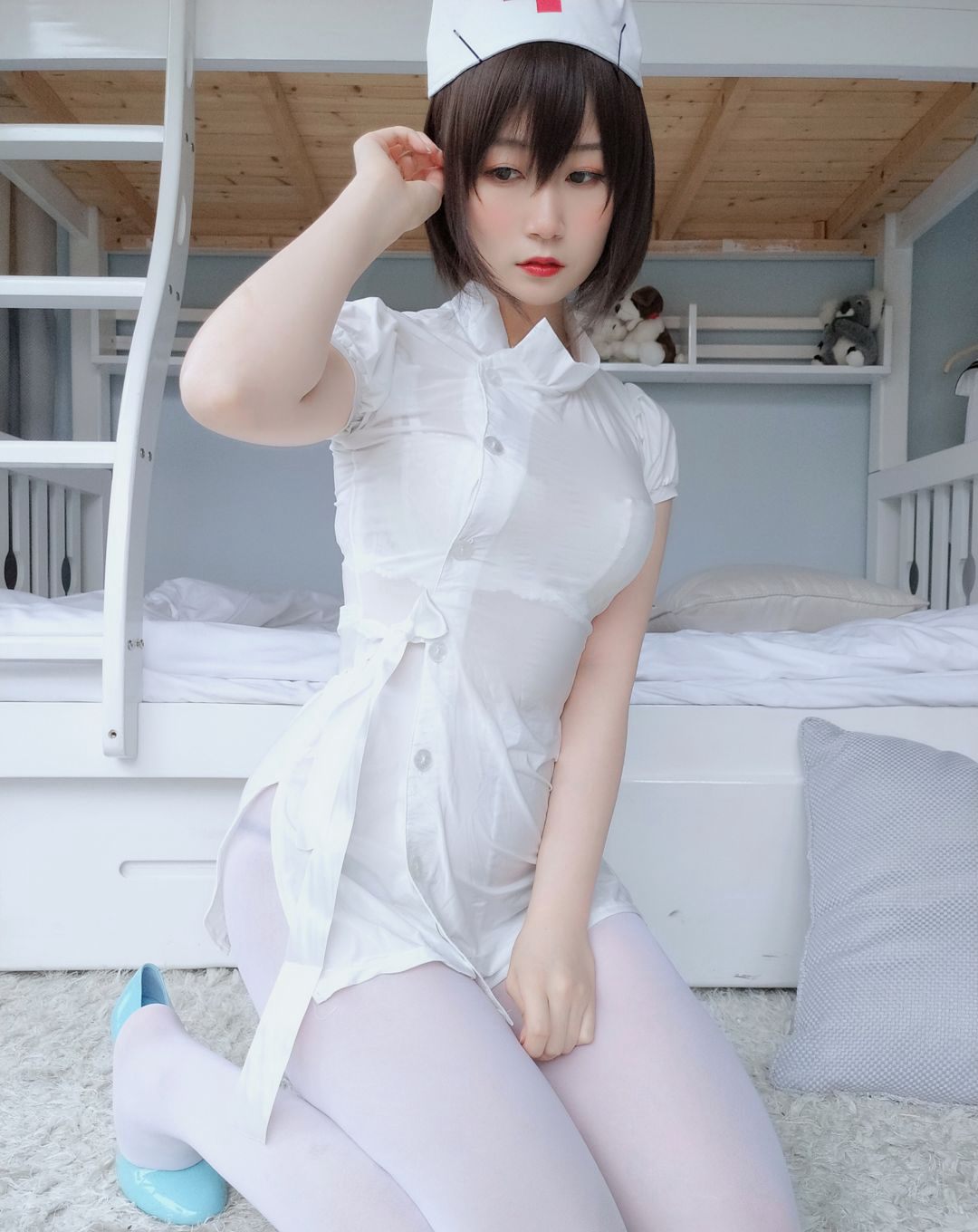 大尺度COS超污白银81白丝美腿性感护士装