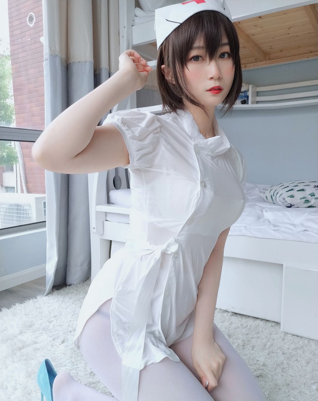 大尺度COS超污白银81白丝美腿性感护士装