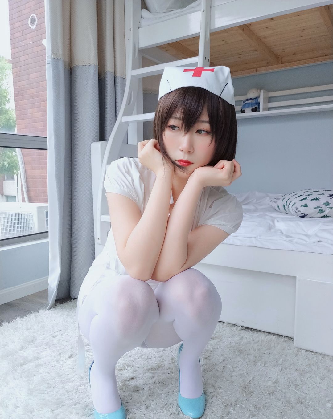 大尺度COS超污白银81白丝美腿性感护士装