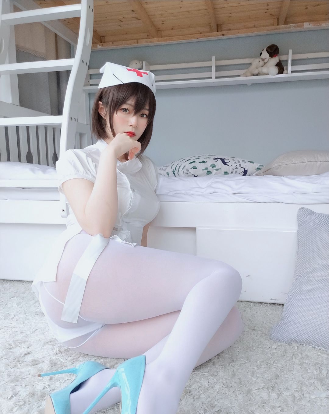 大尺度COS超污白银81白丝美腿性感护士装