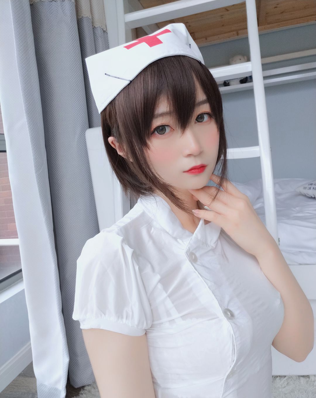 大尺度COS超污白银81白丝美腿性感护士装