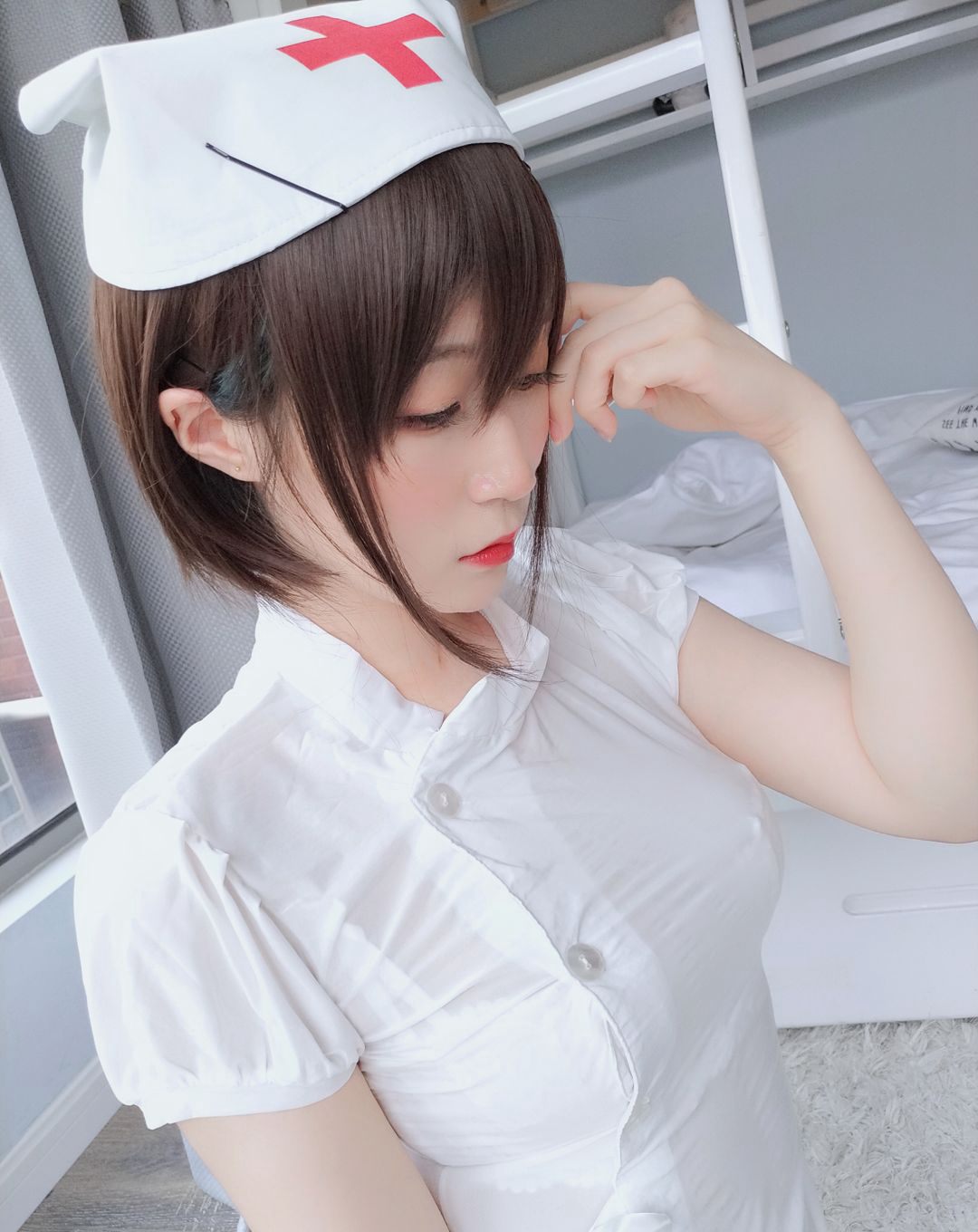 大尺度COS超污白银81白丝美腿性感护士装