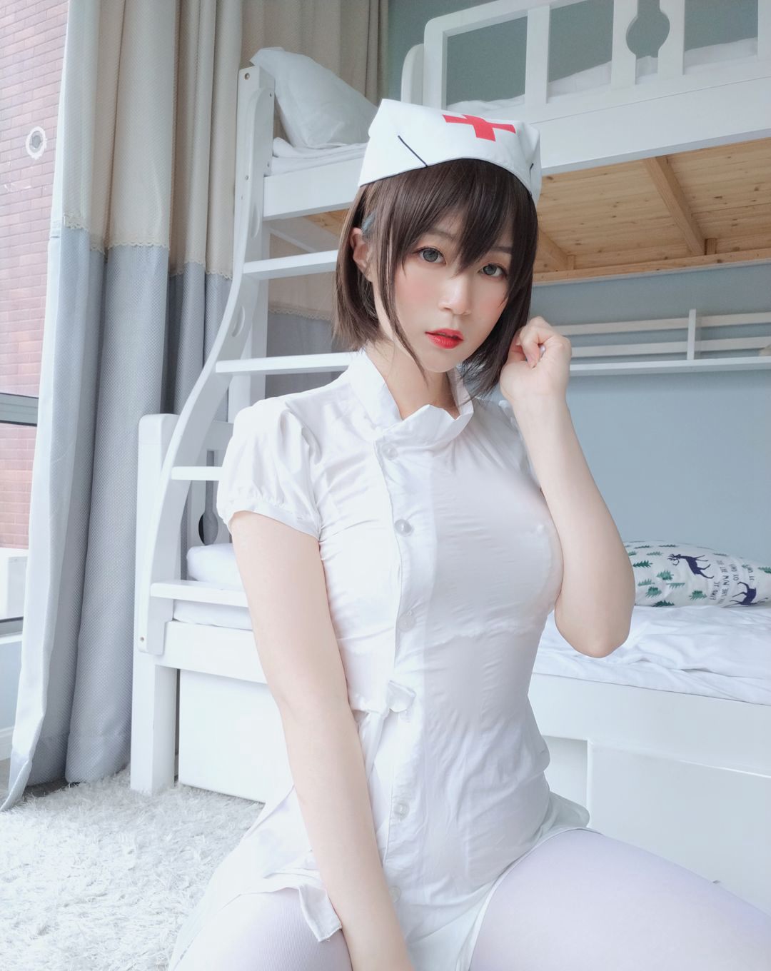 大尺度COS超污白银81白丝美腿性感护士装