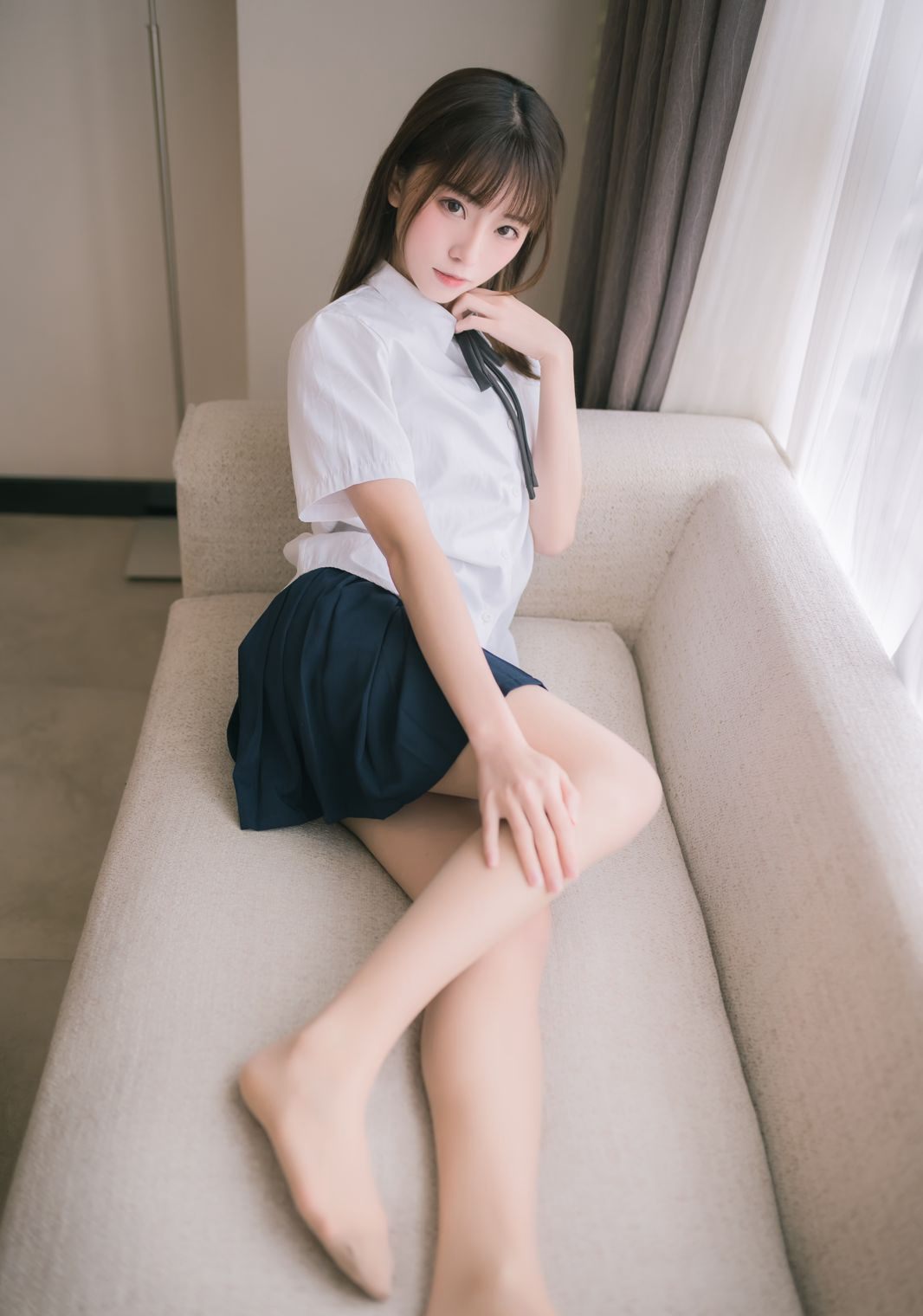 大尺度cos学生装肉丝袜少时映画Kitaro高清美腿写真