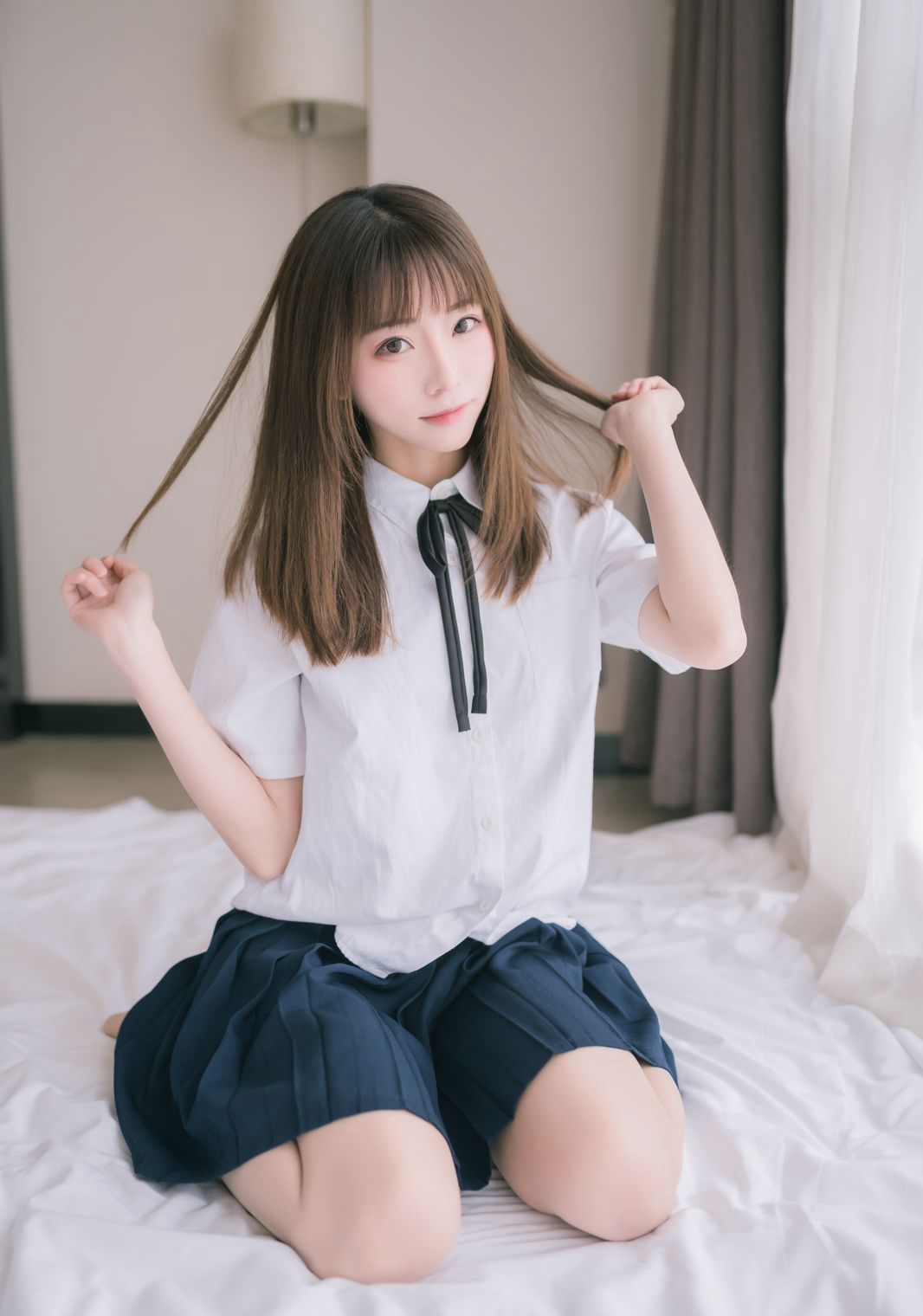 大尺度cos学生装肉丝袜少时映画Kitaro高清美腿写真