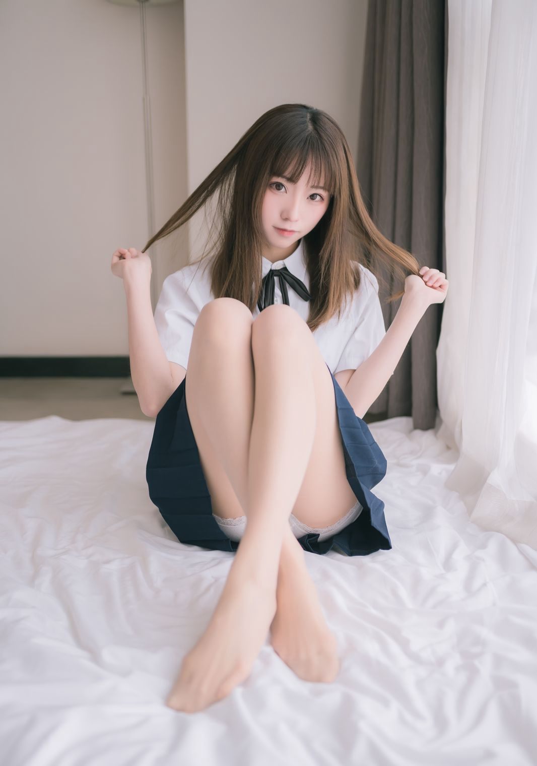 大尺度cos学生装肉丝袜少时映画Kitaro高清美腿写真