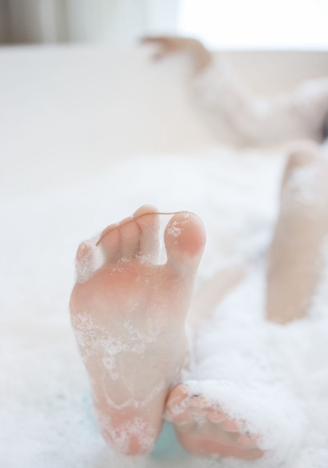 杨紫嫣Cynthia湿身浴室玉足肉丝袜透视薄纱情趣内衣