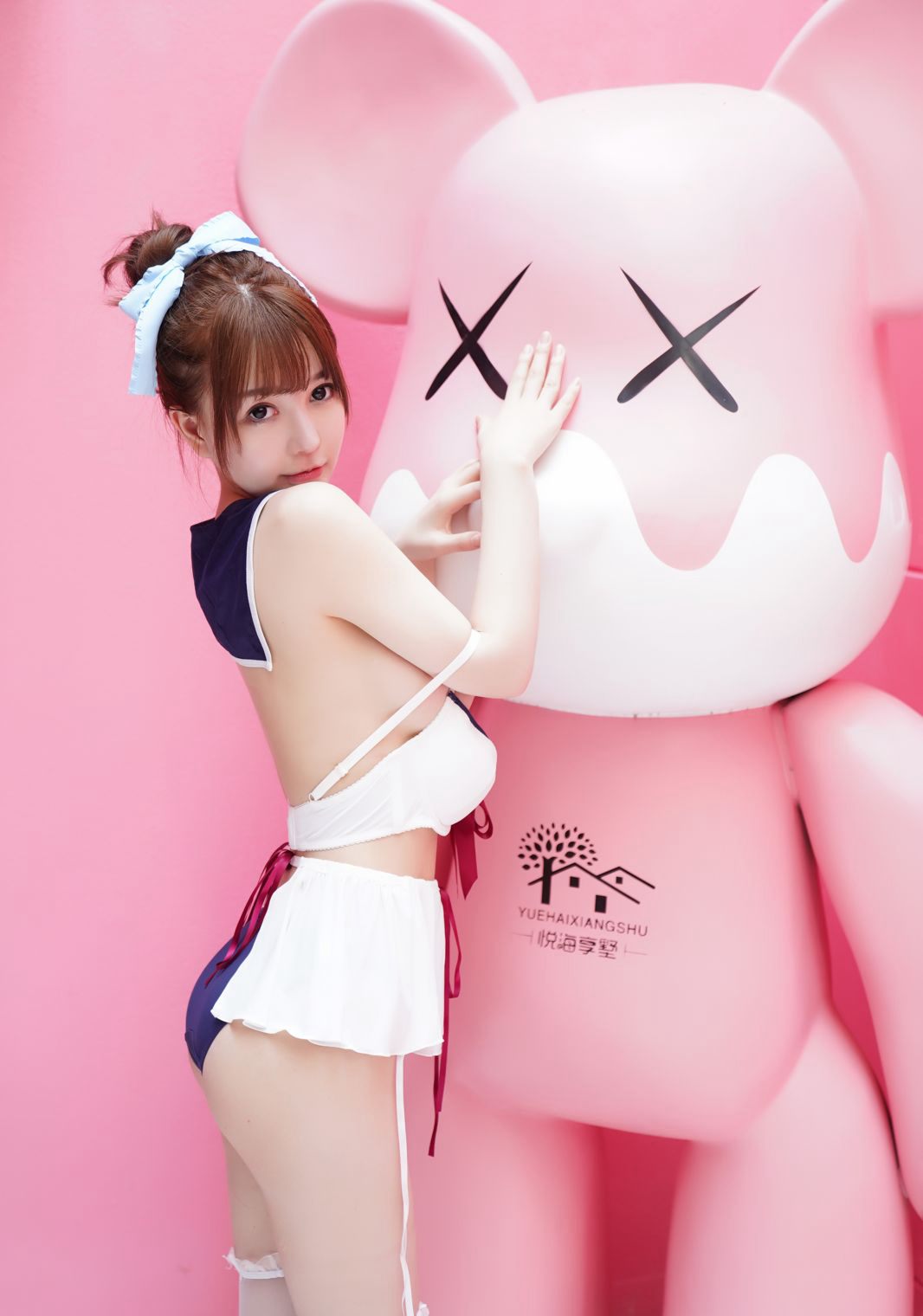 UU酱白丝学生装超大丰乳肥臀性感比基尼