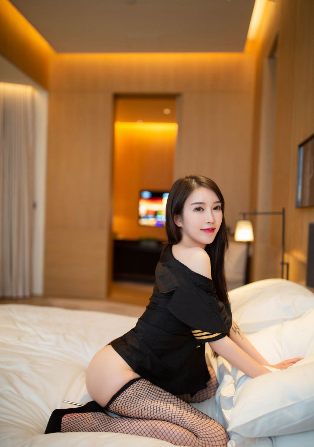 美腿网袜美女玉兔miki诱惑空姐制服大尺度丁字裤写真