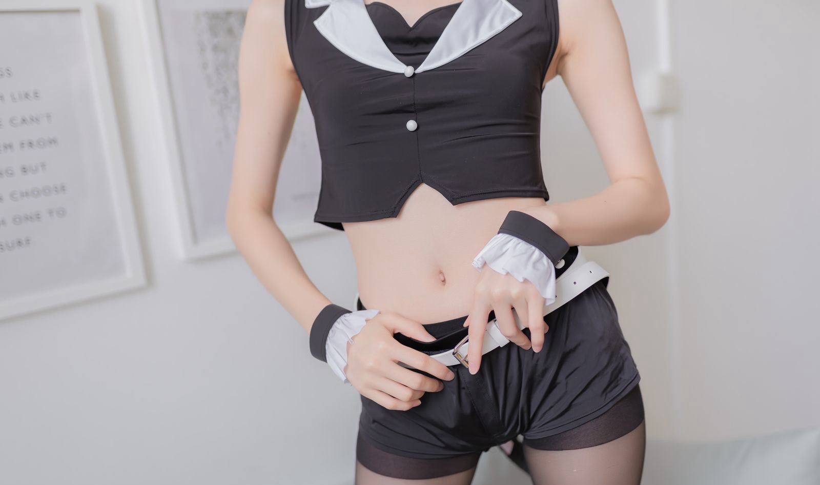 高颜值妹子kitaro_绮太郎 cos黑喵喵情趣性感黑丝写真图片