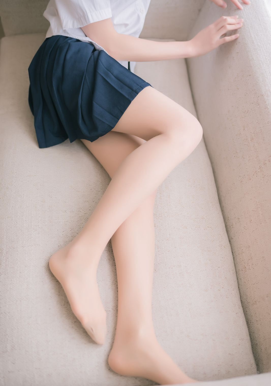 Kitaro_绮太郎大尺度脱丝袜美腿性感制服短裙写真