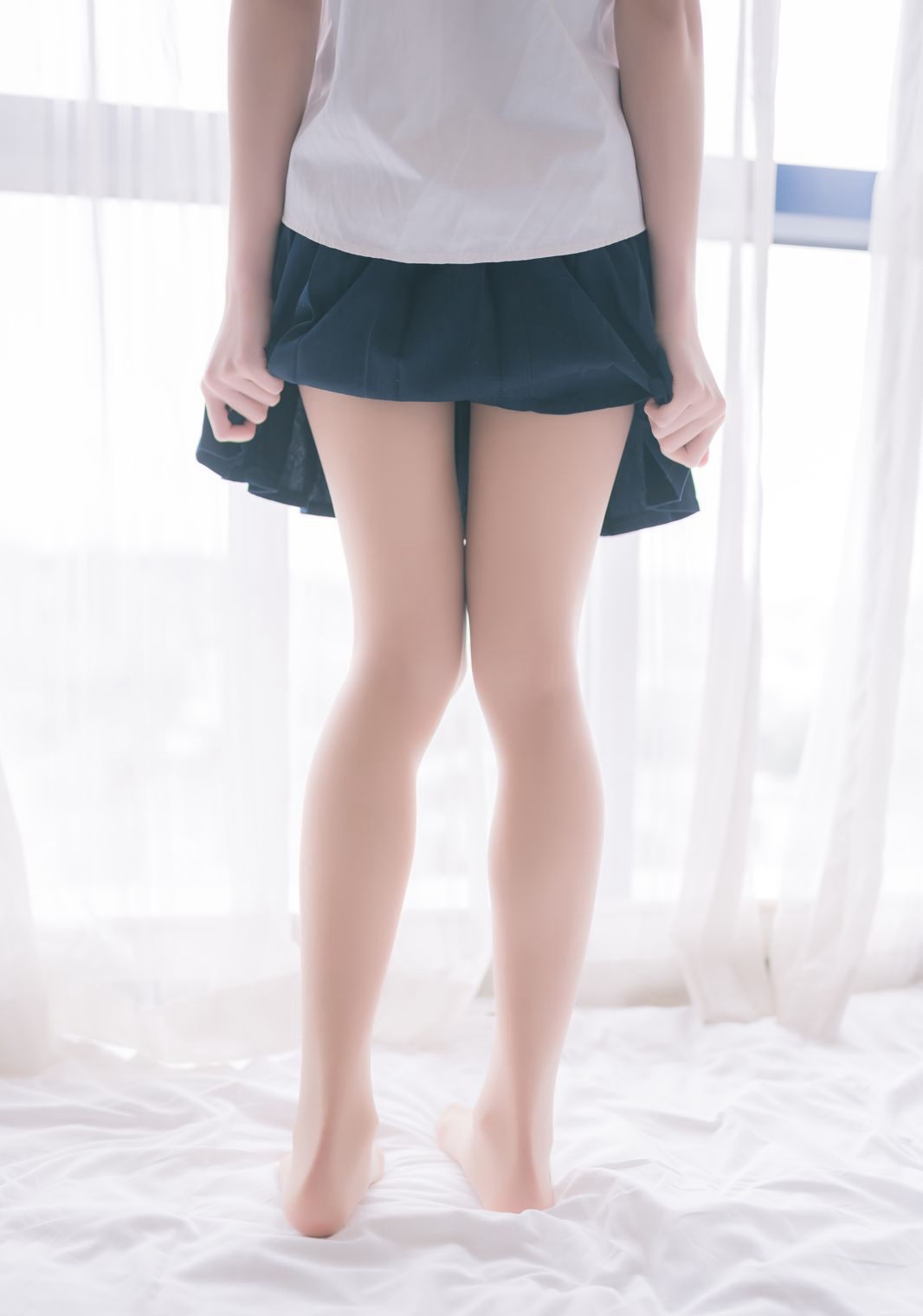 Kitaro_绮太郎大尺度脱丝袜美腿性感制服短裙写真