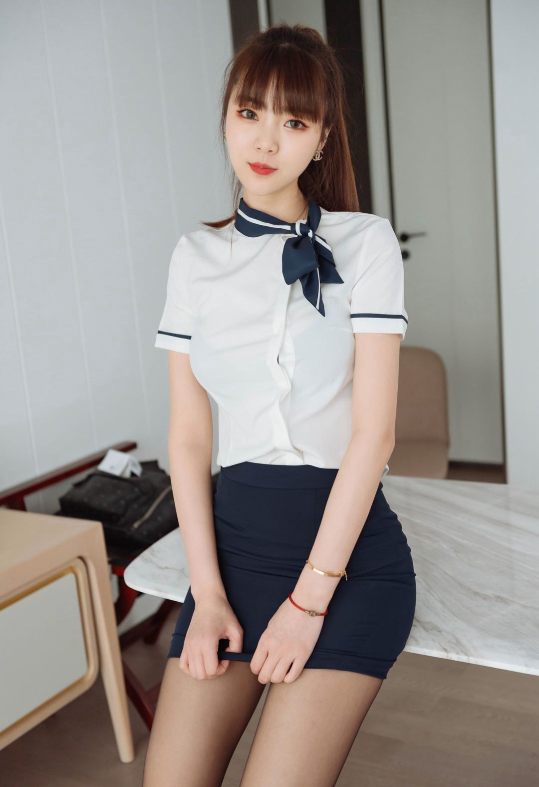 超美嫩模黑丝美腿诱惑翘臀可樂Vicky无遮挡