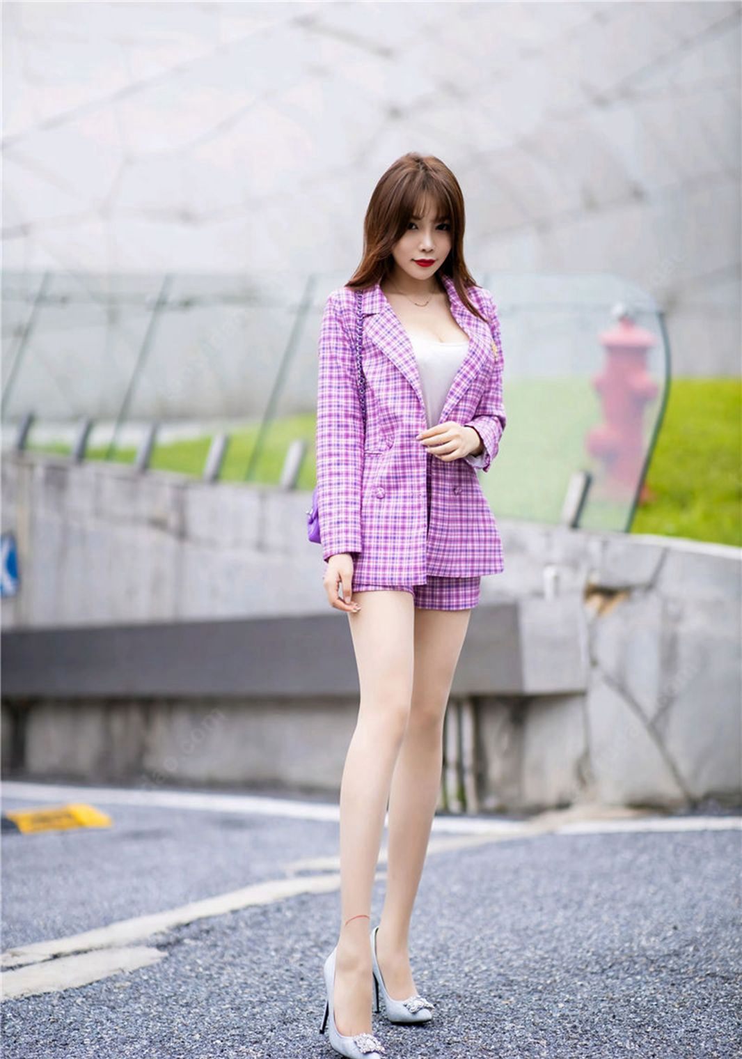 芝芝Booty性感牛子裤美臀高跟凉鞋风骚街头美女