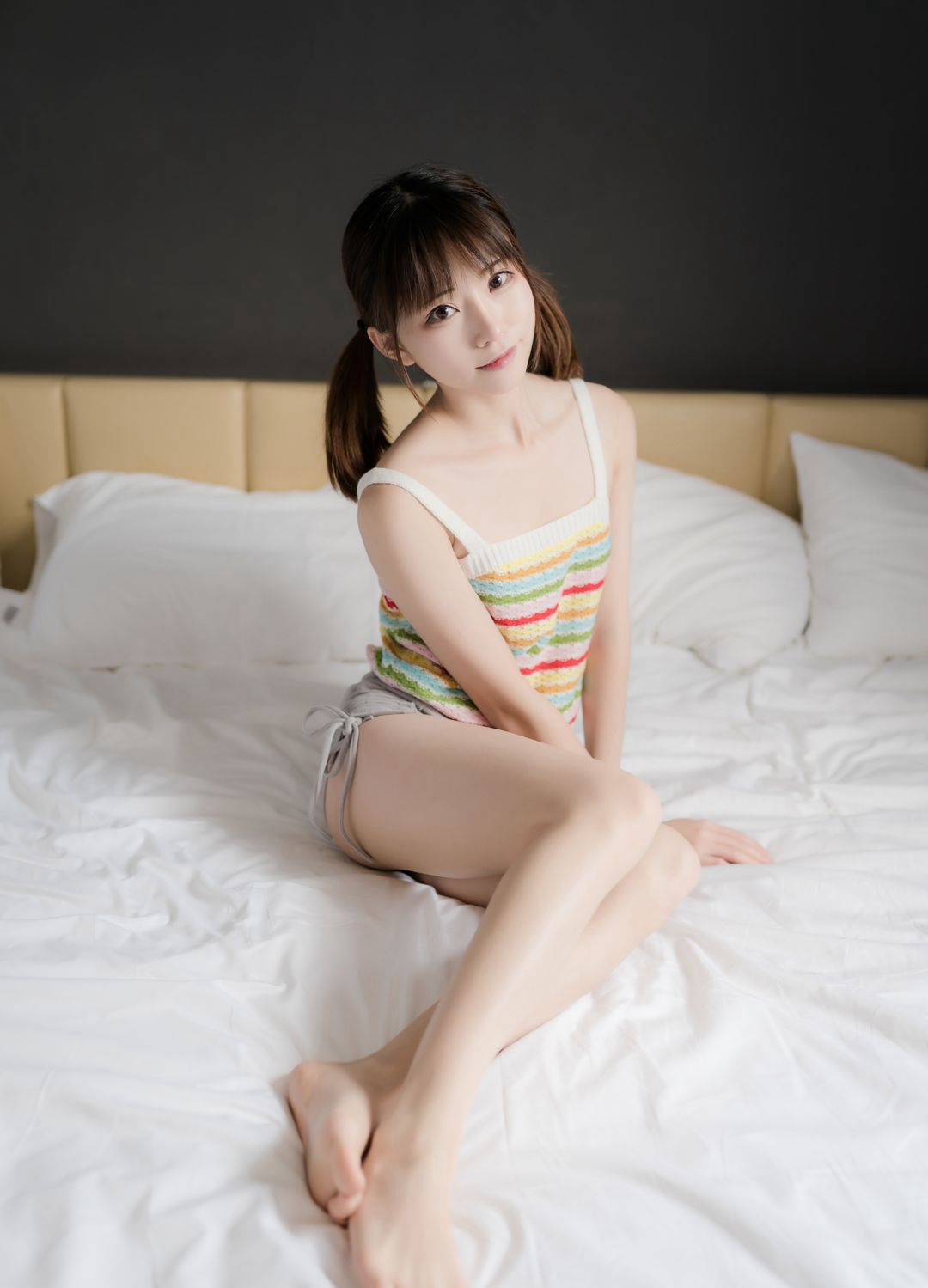 喵糖映画高颜值双马尾大尺度cos私房白嫩皮肤美腿写真