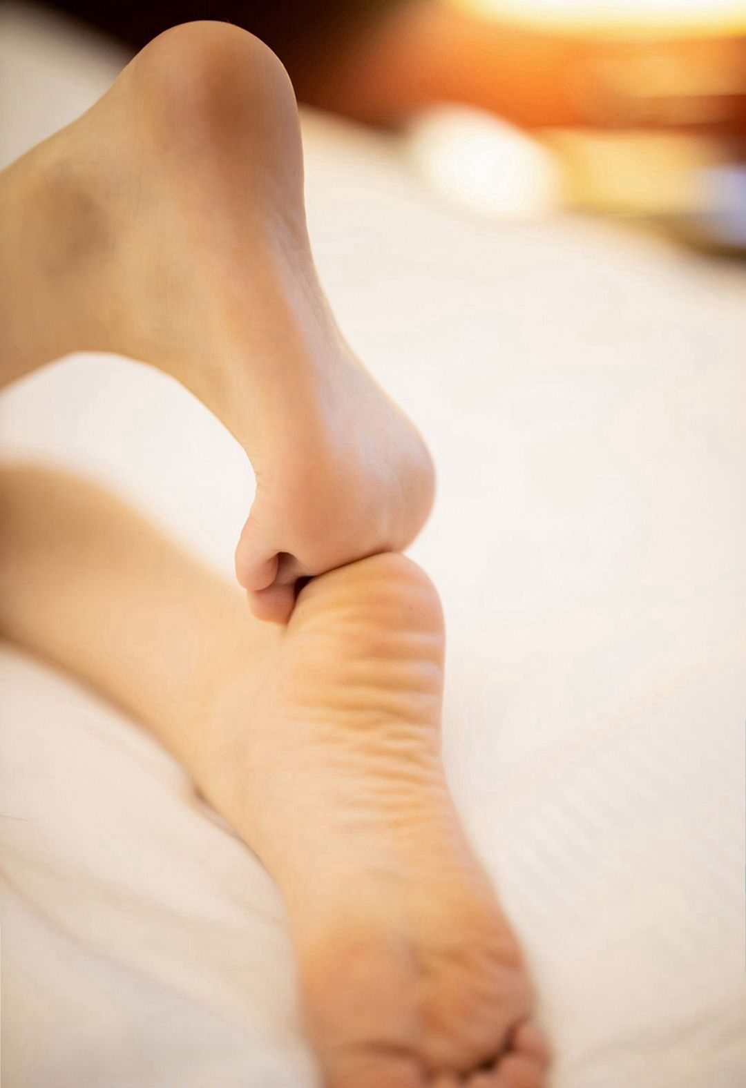 裸露允儿Claire翘臀黑丝高跟床上脱丝袜秀诱惑美腿玉足