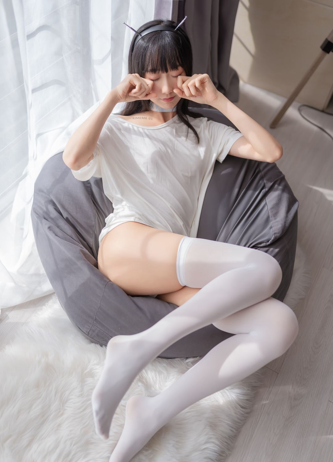 白丝cos美女诱惑美臀美腿嫩白白皙皮肤大尺度福利图