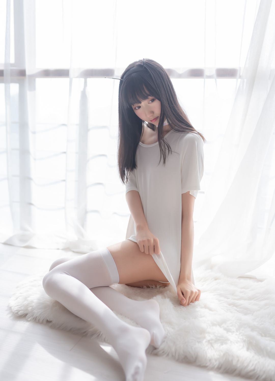 白丝cos美女诱惑美臀美腿嫩白白皙皮肤大尺度福利图