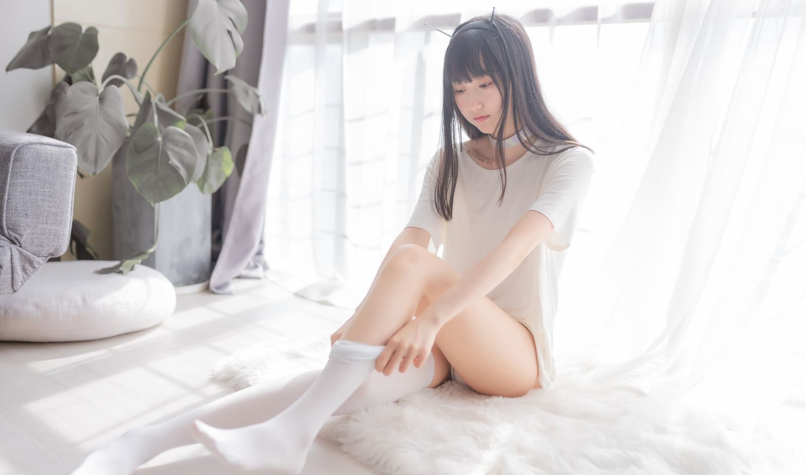 白丝cos美女诱惑美臀美腿嫩白白皙皮肤大尺度福利图