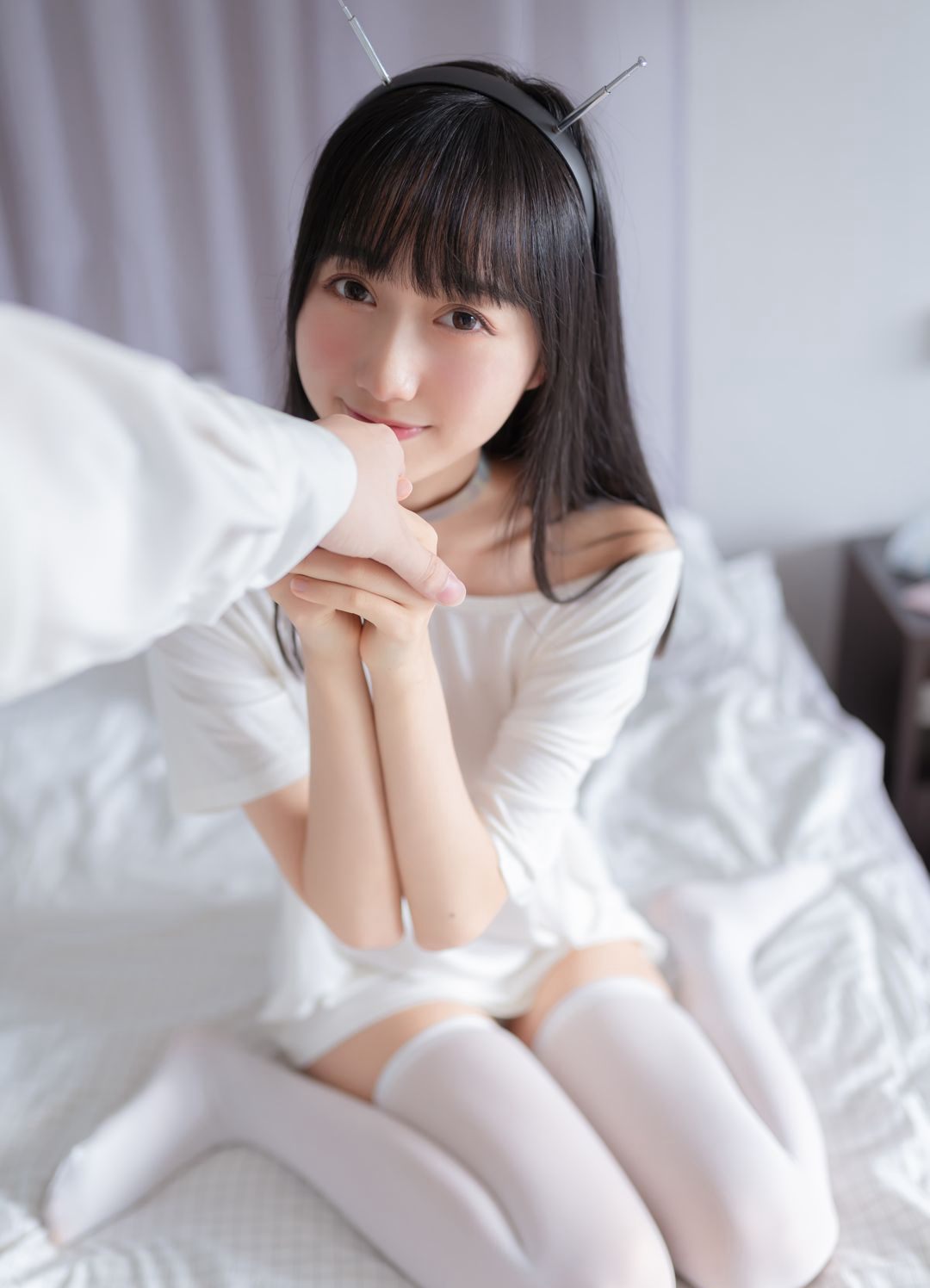 白丝cos美女诱惑美臀美腿嫩白白皙皮肤大尺度福利图