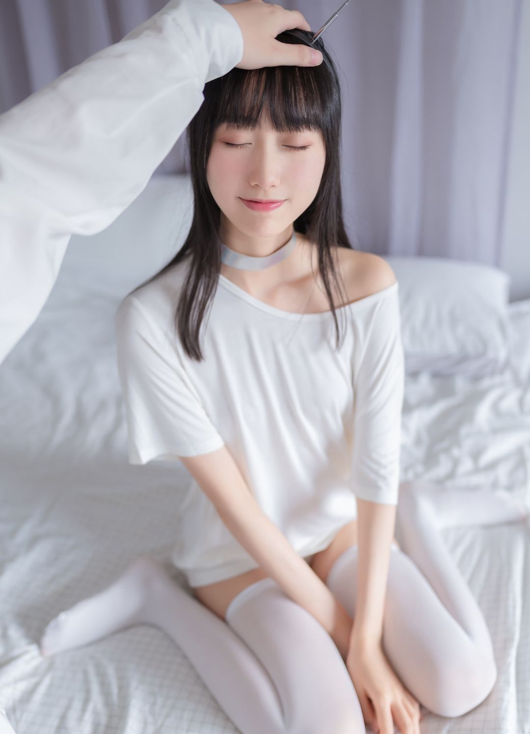 白丝cos美女诱惑美臀美腿嫩白白皙皮肤大尺度福利图