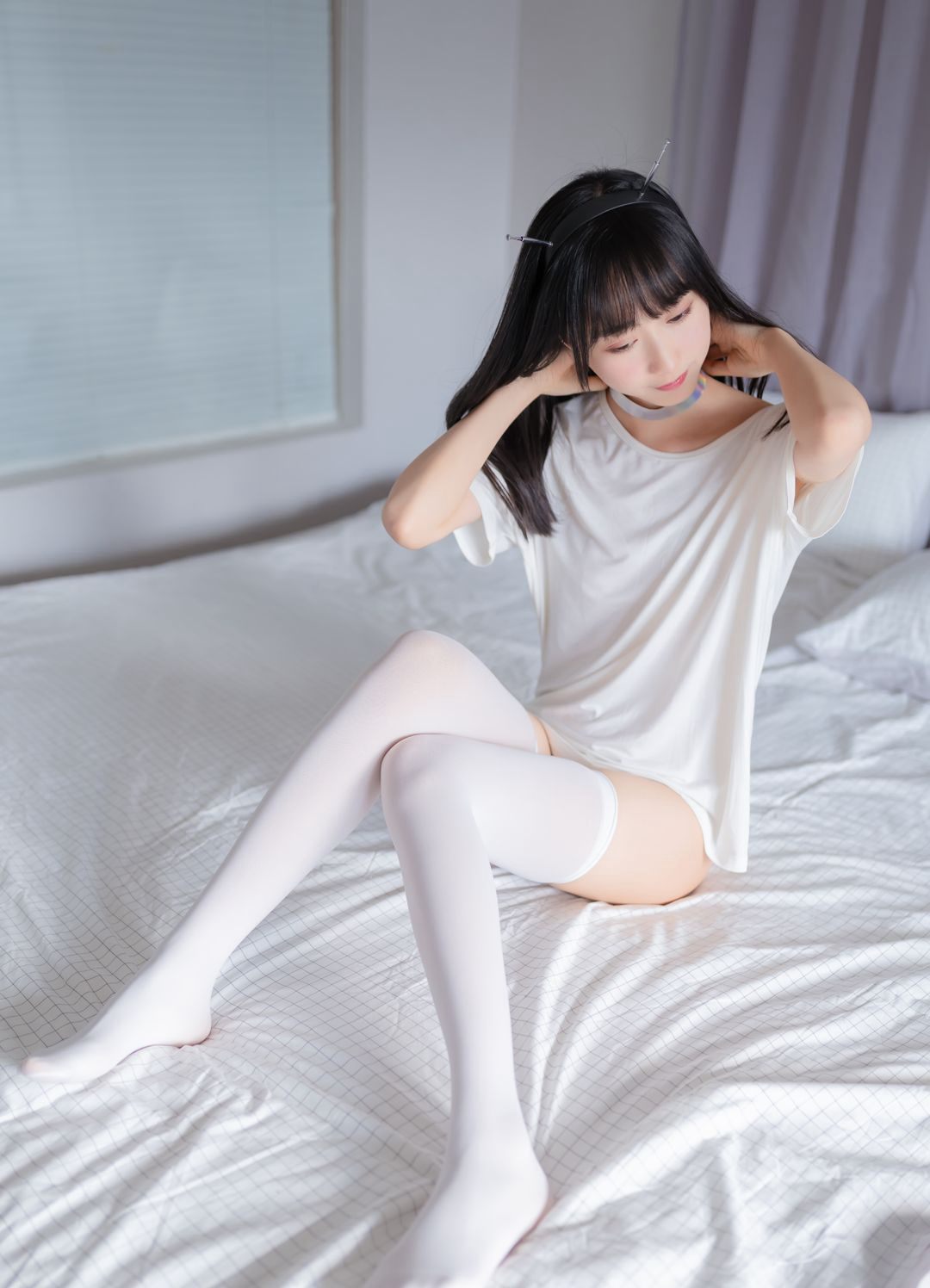 白丝cos美女诱惑美臀美腿嫩白白皙皮肤大尺度福利图