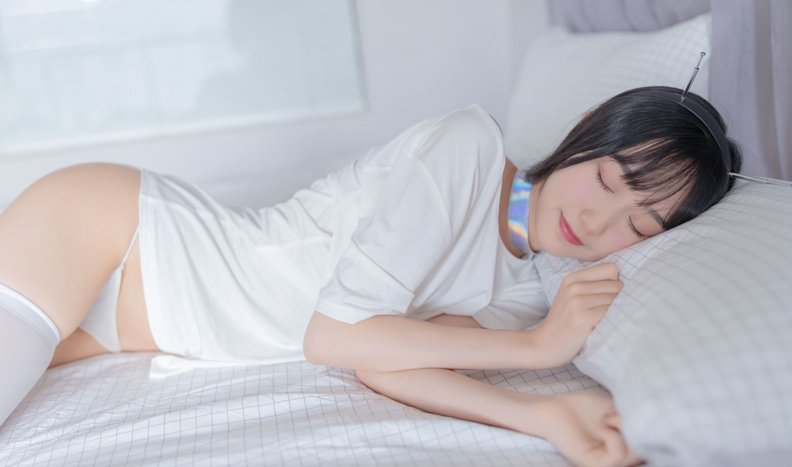 白丝cos美女诱惑美臀美腿嫩白白皙皮肤大尺度福利图