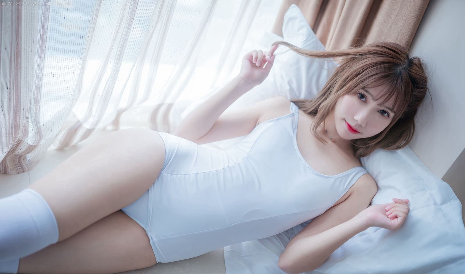 Cosplay超污大尺度白丝极品白嫩美腿森萝财团