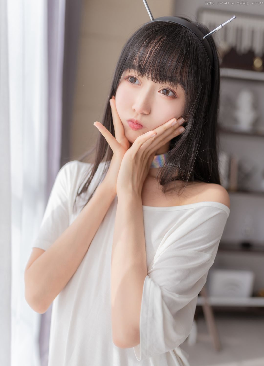 Cosplay极品黑丝大尺度超污白丝美腿美女福利图