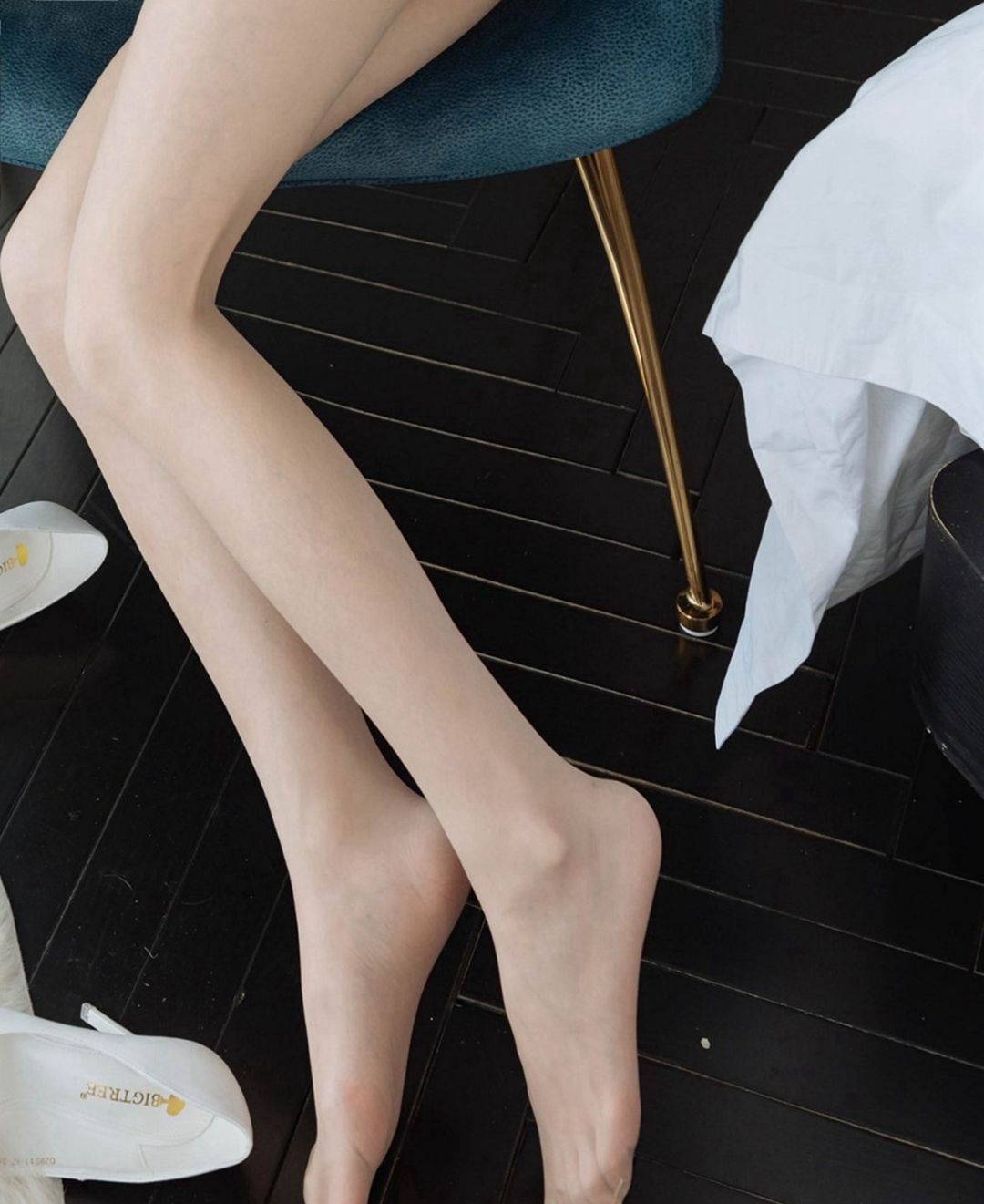 周于希Sandy牛仔裤超大美臀嫩白大奶诱惑肉丝袜