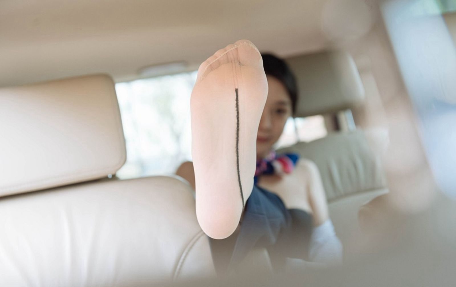 Model RITA长腿OL丝足美腿写真