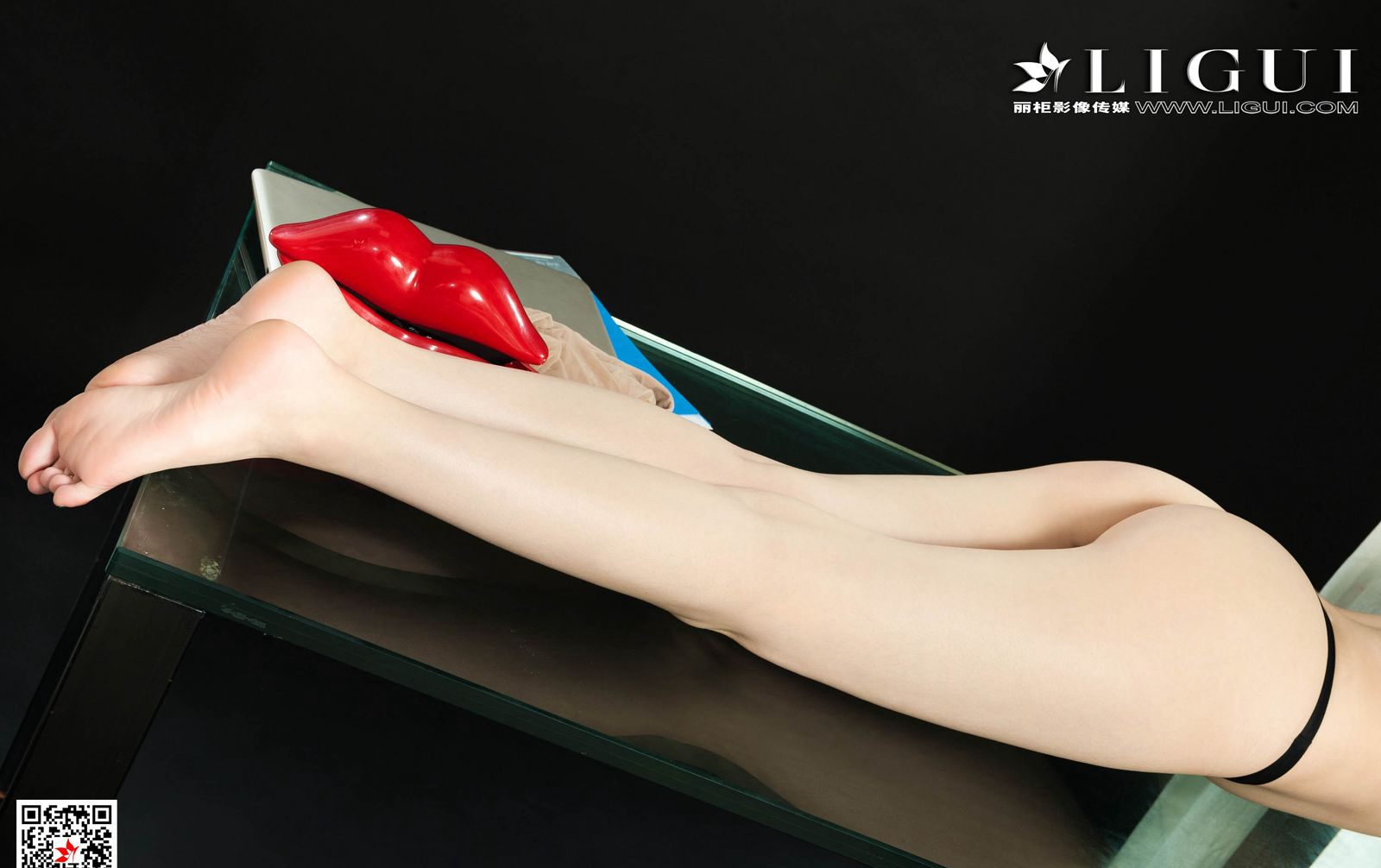 成熟美少妇肉色丝袜性感玉足高清套图