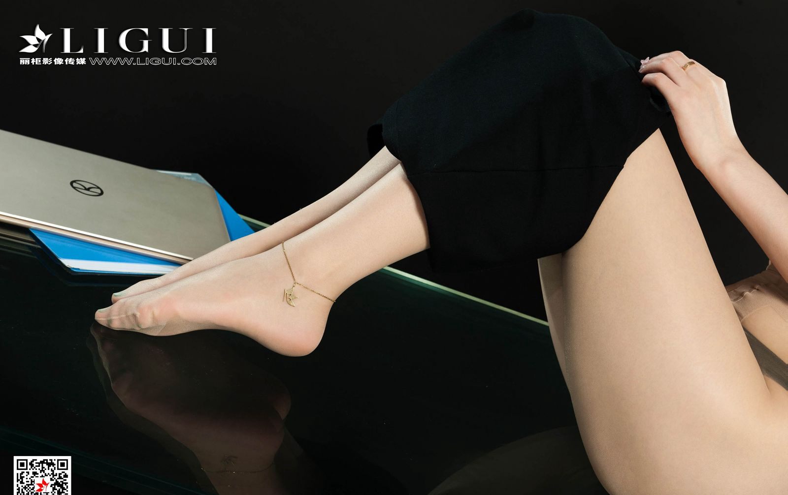 成熟美少妇肉色丝袜性感玉足高清套图