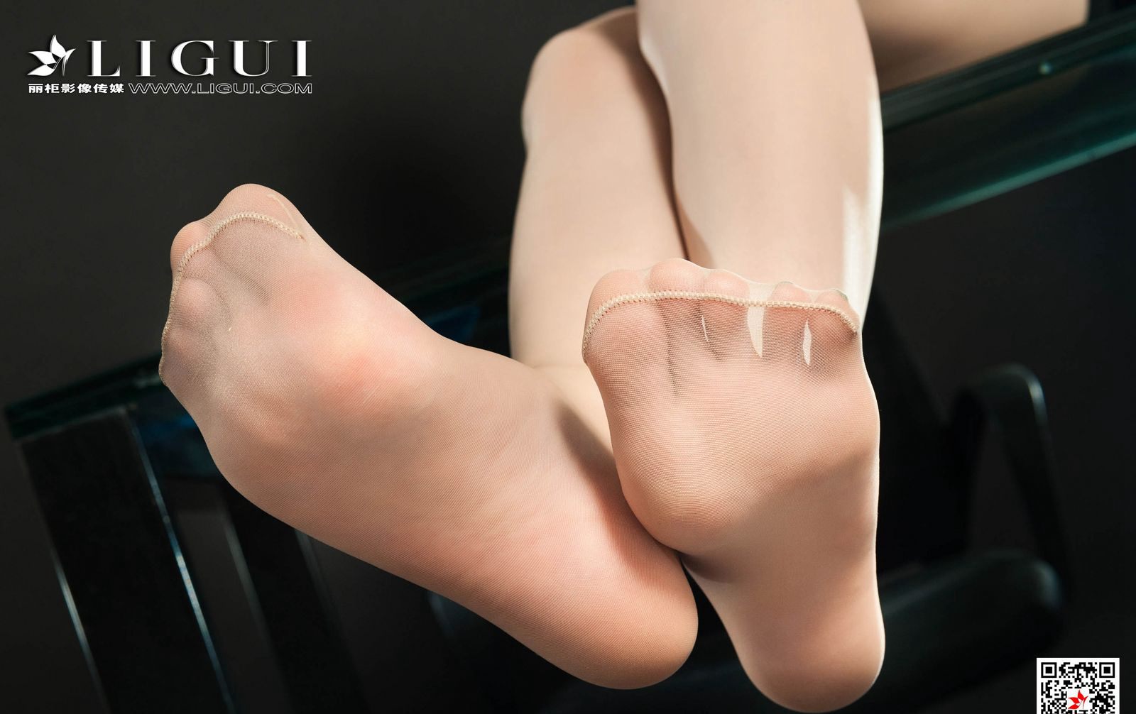 成熟美少妇肉色丝袜性感玉足高清套图