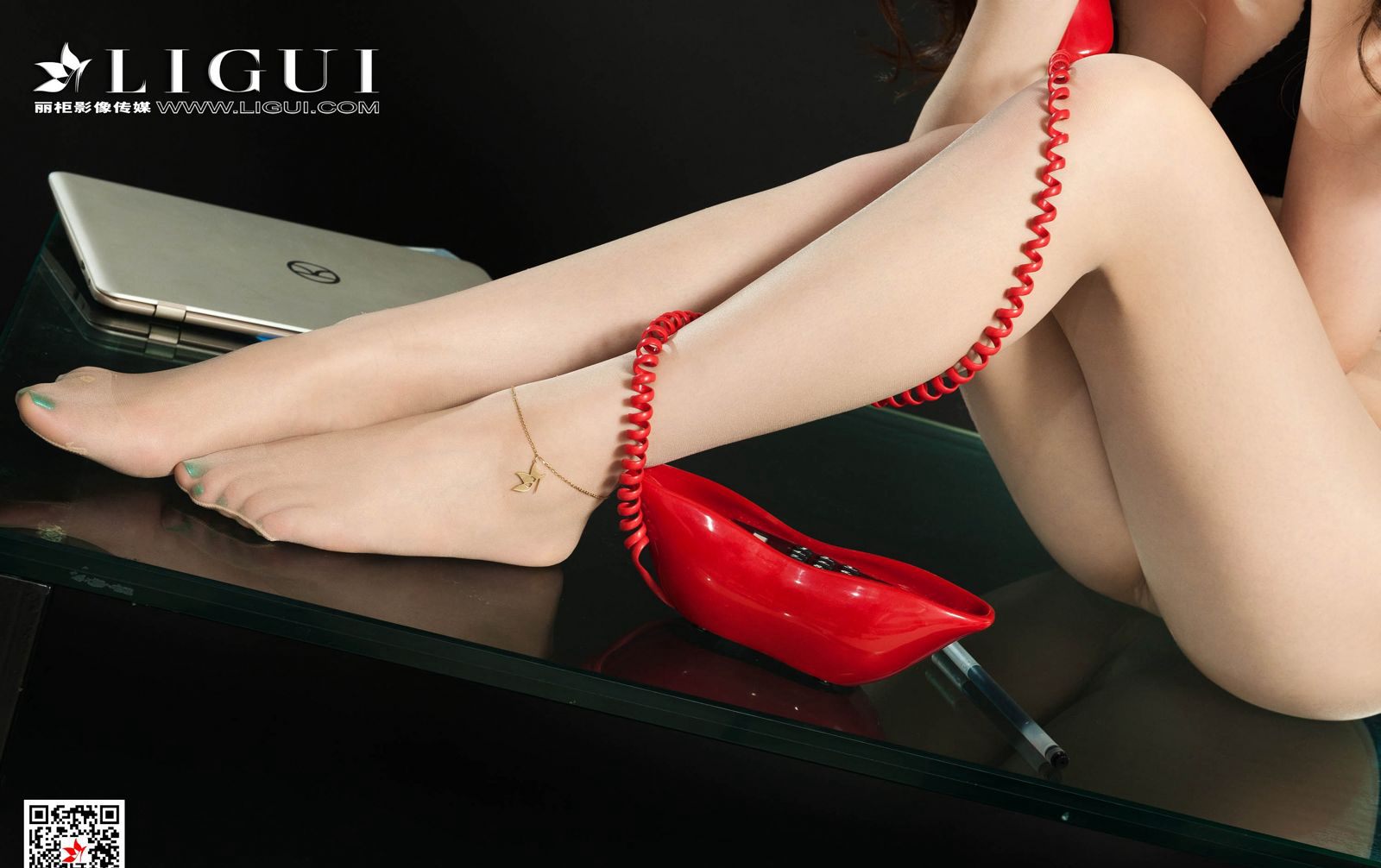 成熟美少妇肉色丝袜性感玉足高清套图