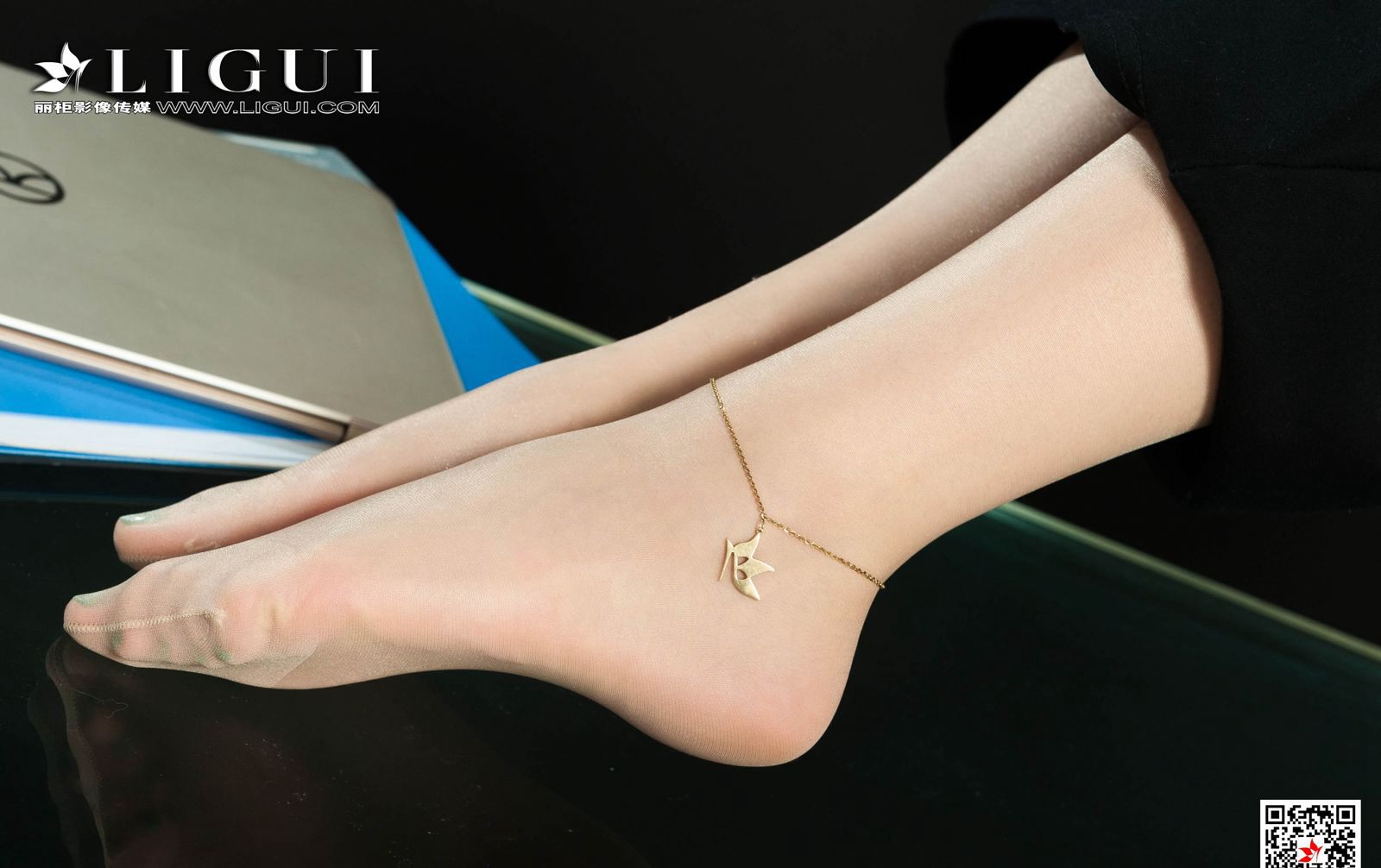 成熟美少妇肉色丝袜性感玉足高清套图