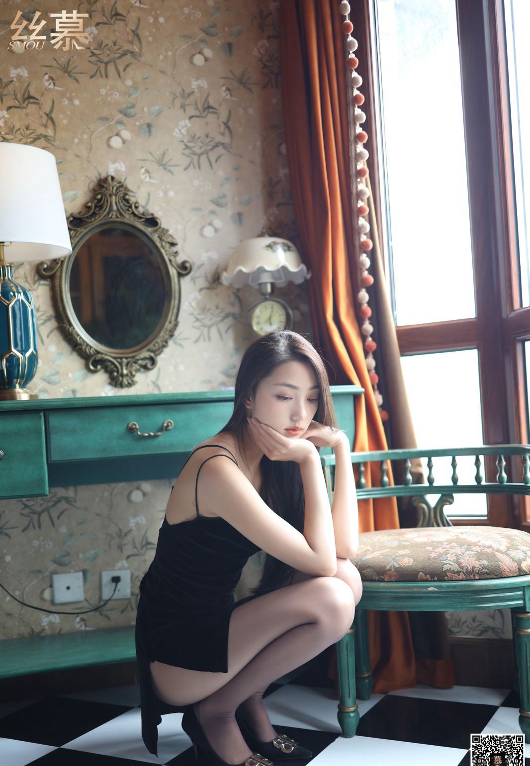 气质美女诱惑灰色丝袜美腿高跟性感吊带私房人体